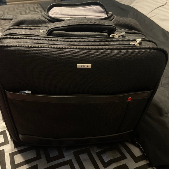 Solo Rolling travel bag - Picture 1 of 4
